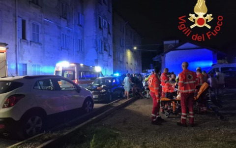 Paura nella notte a Lomazzo: incendio in un condominio, morto un 70enne