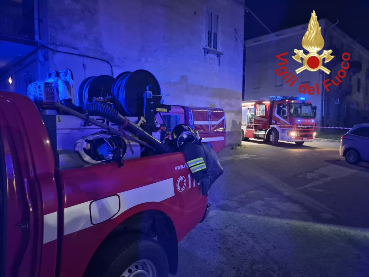 Paura nella notte a Lomazzo: incendio in un condominio, morto un 70enne