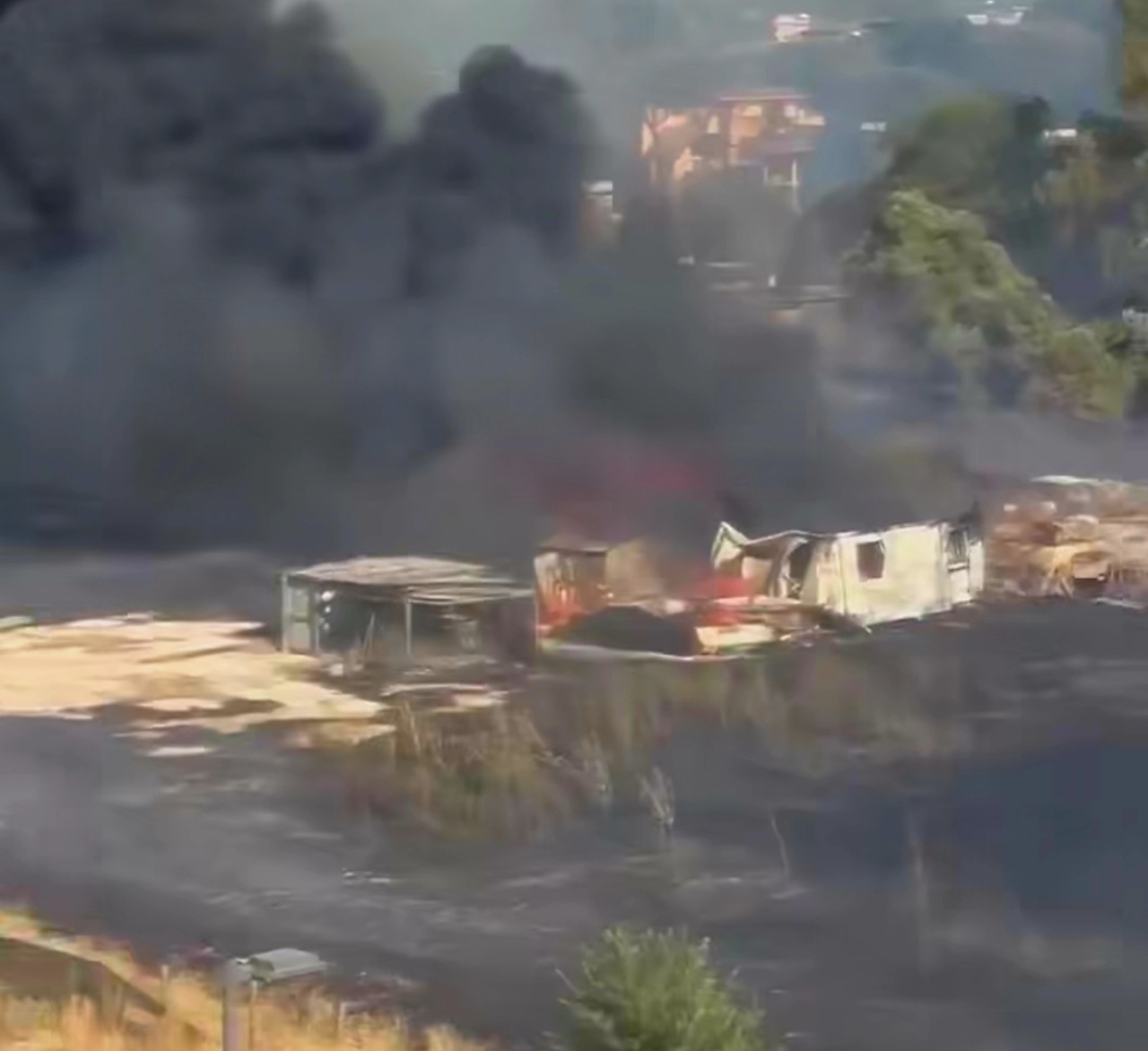Paura per un vasto incendio in città