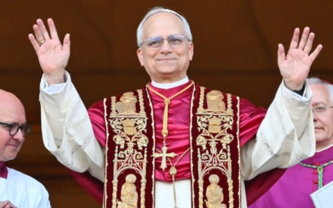 Pavia si prepara all’arrivo di Papa Leone XIV: pass esauriti, piazze blindate e maxischermi