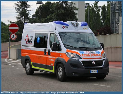 Precipita con il deltaplano, salvato un 63enne