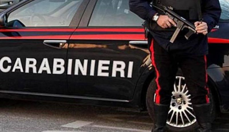 Predosa, lite al bar degenera: uomo torna con un martello e viene fermato dai Carabinieri