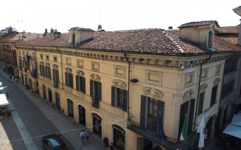 Prorogato il termine per il bando dei locali commerciali a Palazzo Tornielli a Borgomanero