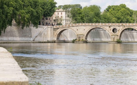 Protesta sul Tevere contro il deposito di scorie nucleari nella Tuscia