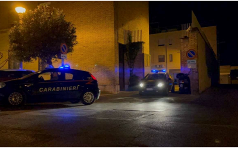 Provoca scompiglio un locale e minaccia i carabinieri, denunciato