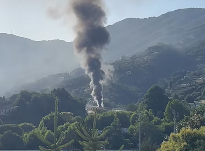 Pullman a fuoco sulla A12