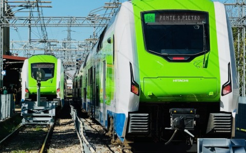 Quattro nuovi treni Caravaggio sulla Milano-Ponte San Pietro (ma verso Bergamo proseguono i disagi)