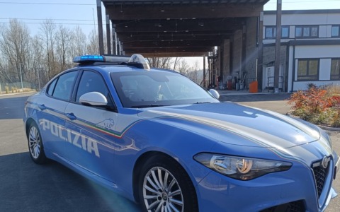 Ragazzi rapinano un passante, arrestati dalla Polizia