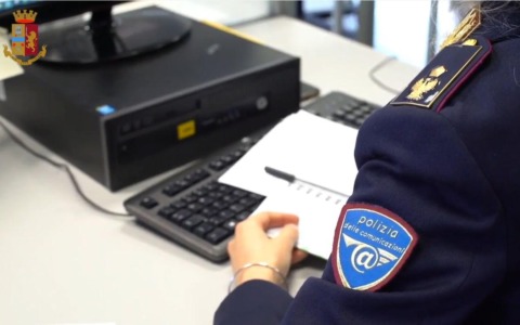 Ragazzina di 13 anni violentata dopo lo scambio di messaggi, foto e video. Arrestato un 38enne di Cagliari