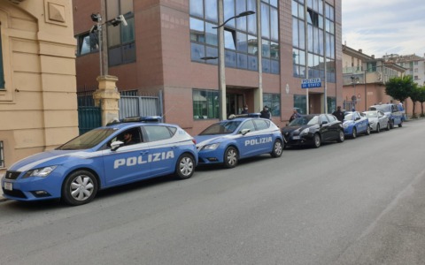 Rapallo, aggredisce un’operatrice sanitaria durante un soccorso: arrestata una donna di 50 anni