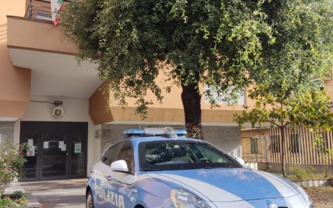 Rapallo, nasconde stupefacente in borsa e reagisce agli operatori: arrestata 28enne