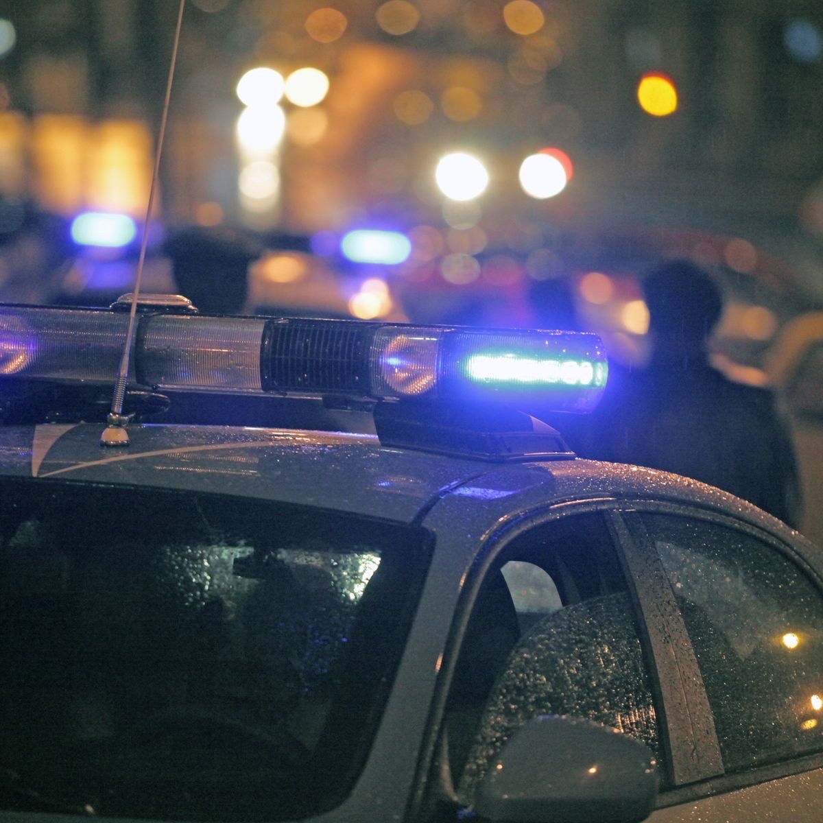 Rapina in un’abitazione con i proprietari presenti, caccia a due malviventi