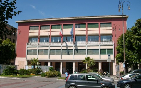 Recco: arriva in consiglio comunale la manovra che sblocca i fondi per la piscina e per la scuola d’infanzia