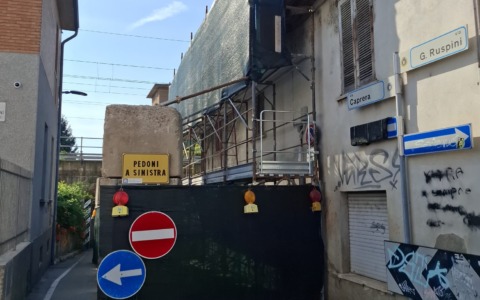 Riaperto per i pedoni il passaggio tra via Ruspini e via Caprera a Bergamo. Per ora ancora niente auto