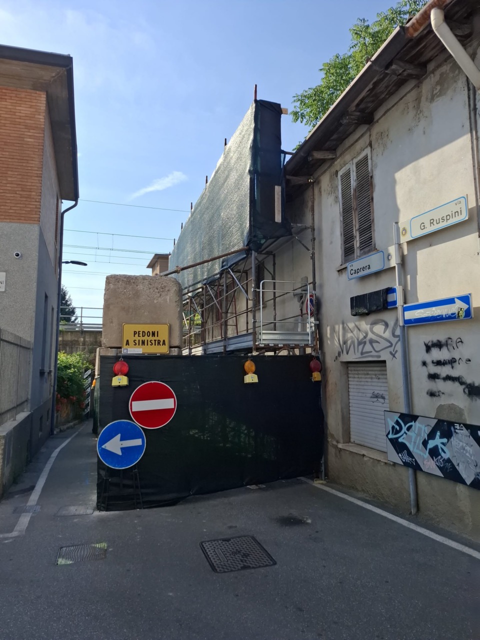 Riaperto per i pedoni il passaggio tra via Ruspini e via Caprera a Bergamo. Per ora ancora niente auto