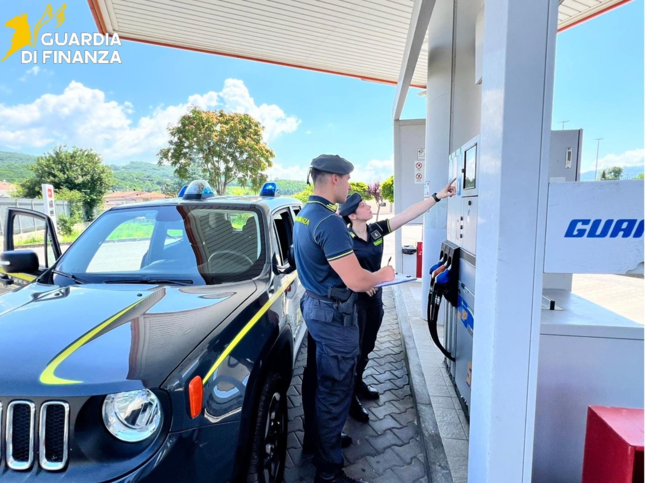 Riempiva illegalmente una bombola di gpl, benzinaio denunciato