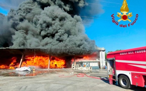 Rogo alla Delca Energy, non rilevate tracce di diossine e altri inquinanti