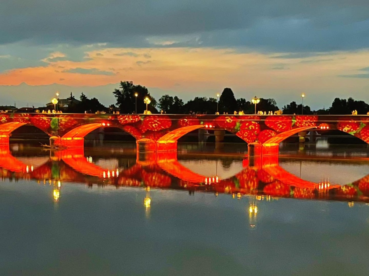 San Mauro, si è chiusa la Festa delle fragole 2026 tra fuochi d’artificio e grande partecipazione