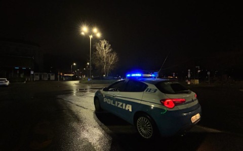 Schiaffeggia la cameriera del fast food, con sè aveva anche un coltello: denunciato