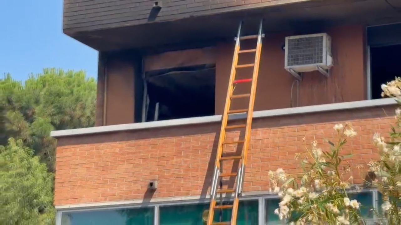 San Lazzaro di Savena: incendio in un appartamento, palazzina evacuata