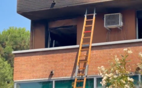 San Lazzaro di Savena: incendio in un appartamento, palazzina evacuata
