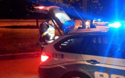 Serre indoor e “delivery” della droga, 9 arresti della Polizia di Stato