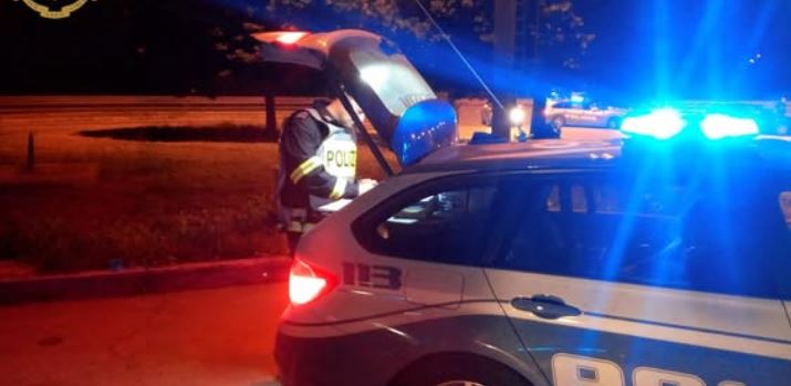 Serre indoor e “delivery” della droga, 9 arresti della Polizia di Stato