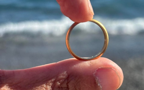 Sestri Levante, ritrova la fede nuziale persa in mare dopo quattro anni