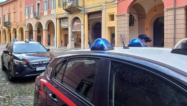 Si barrica in casa dopo una lite e minaccia il suicidio