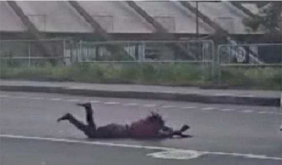 Si sdraia in via Cigna, viabilità nel caos