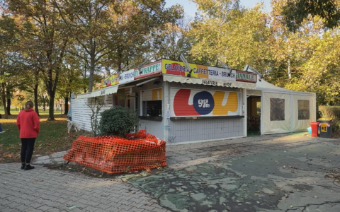 Chiosco del giardino Parker Lennon, la titolare multata dal reparto commerciale della polizia locale. La replica: “Ora sono in regola e conto di riaprire lunedì”