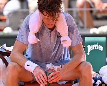 Sinner verso Wimbledon, spunta un cerotto speciale