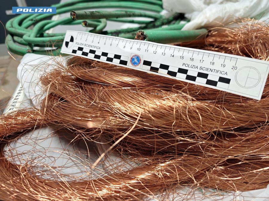 Sorpresi nel tentativo di rubare filamenti di rame nei sotterranei: arrestati due uomini a Novara