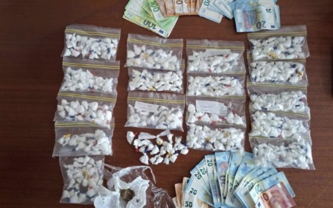 Sorpreso con oltre 450 dosi di cocaina, arrestato un giovane corriere della droga