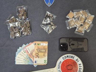 Sostanze stupefacenti nel portaoggetti del monopattino: arrestato ventenne