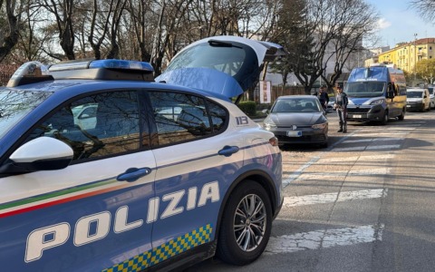 Spacciava in un luogo frequentato da minori