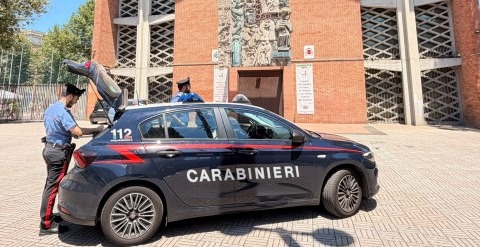 Spaccio nel cortile della parrocchia, arrestato