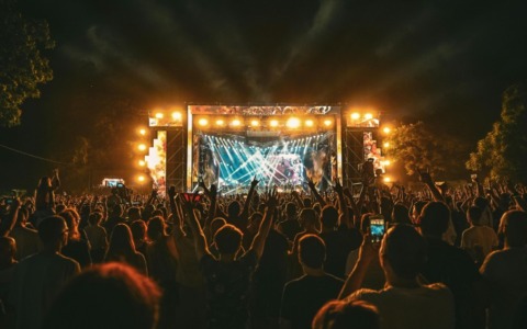 Spettacolo e intrattenimento dal vivo: +7% nel 2025. Gli italiani non badano a spese per i concerti