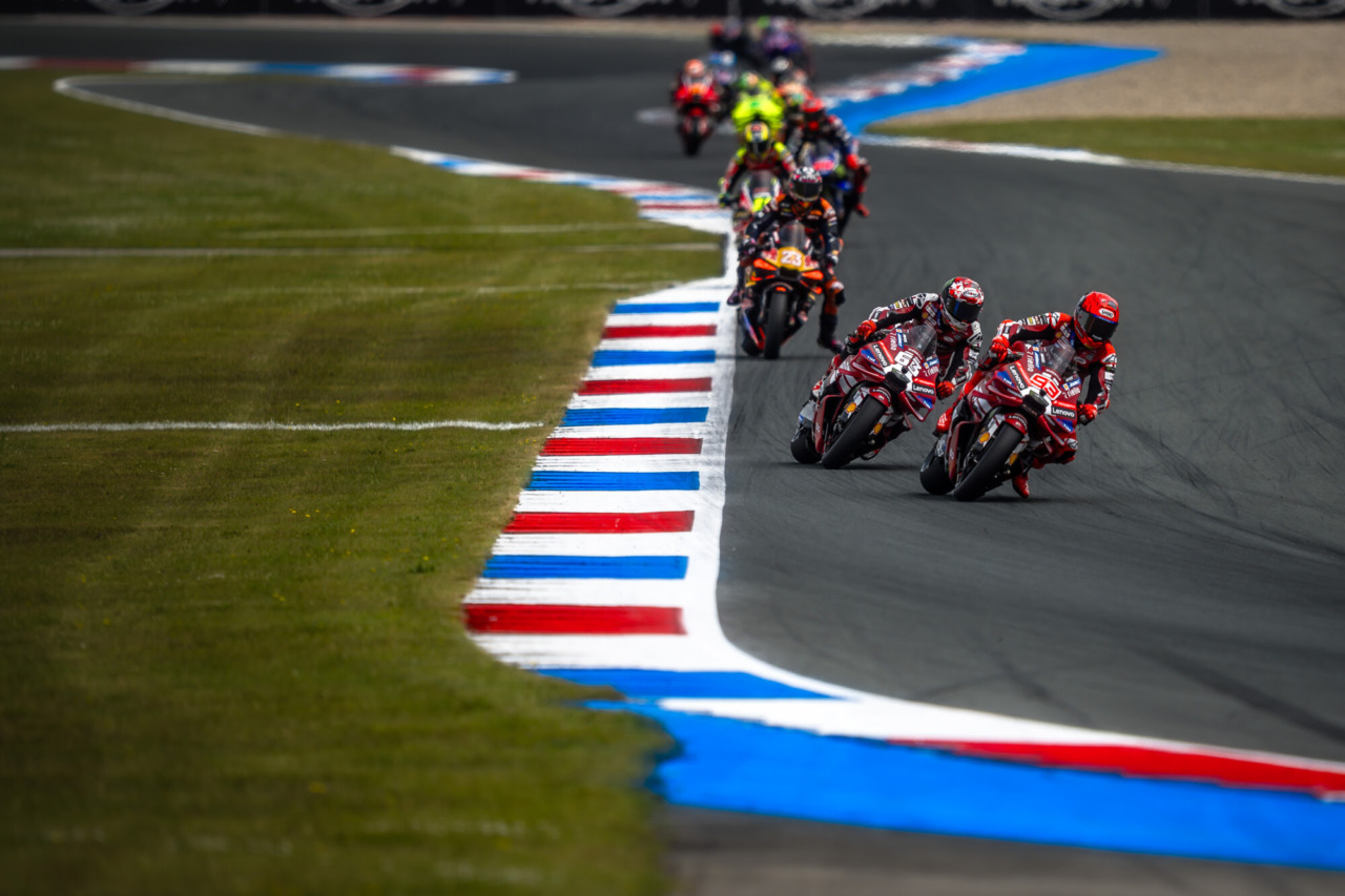Sprint Assen MotoGP: Beffa Bagnaia e Sesto Posto per Márquez nel Sabato del TT Circuit
