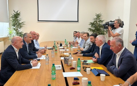 Stellantis, i dubbi dei sindacati su Cassino: “Piano operativo entro dicembre per evitare la chiusura”. LE INTERVISTE