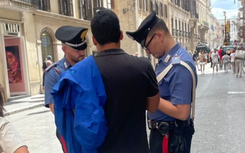 Stretta sul gioco delle tre campanelle, cinque denunciati
