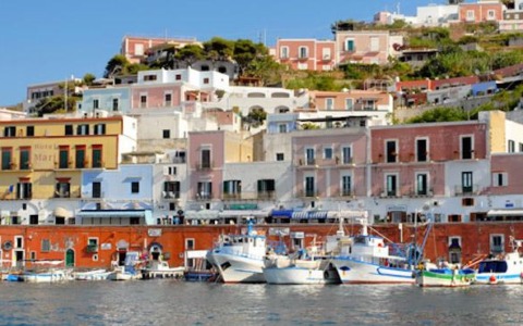 Svolta green per i porti: approvati i nuovi piani di gestione dei rifiuti delle navi