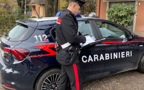 Taglia il braccialetto elettronico ed evade: arrestato 27 enne
