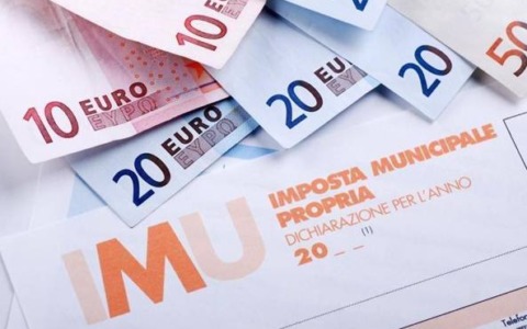 Tasse concentrate a giugno, la protesta dei contribuenti