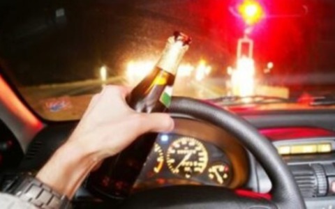 Tasso alcolemico oltre i limiti: scatta la denuncia per una conducente a Cremona