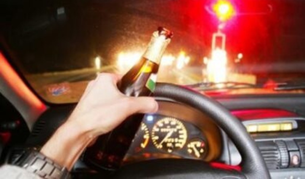 Tasso alcolemico oltre i limiti: scatta la denuncia per una conducente a Cremona