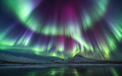 Tempesta geomagnetica in arrivo oggi: il Sole lancia tre nubi di plasma verso la Terra. Cosa significa?