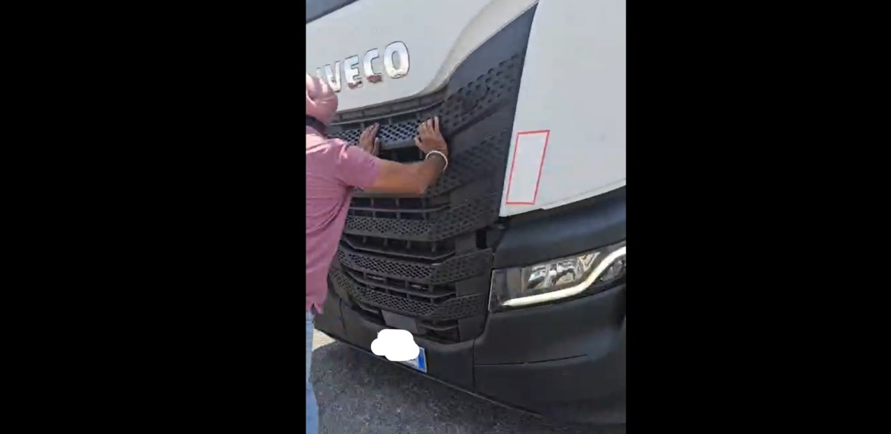 Tensione al presidio di Tortona: ManHandWork specifica che tir e autista non sono della ditta