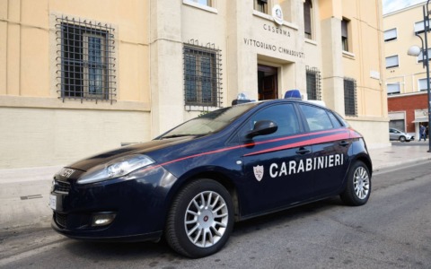Tenta di forzare un garage condominiale, denunciato un uomo di 46 anni