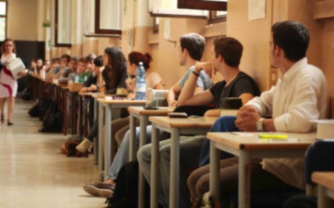 Tototema maturità: trionfano la digitalizzazione e i classici latini